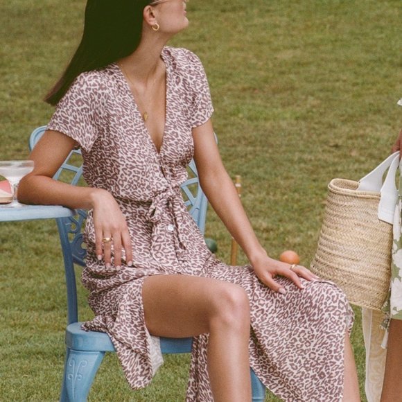 KIVARI Alena Leopard Print Tie Front Midi Dress - Picture 10 of 16